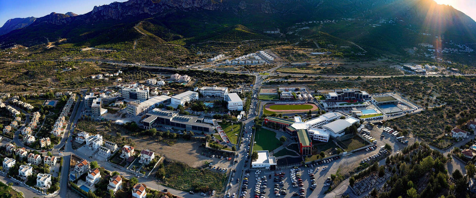 Girne Amerikan Üniversitesi kampüsü, havadan görünüm