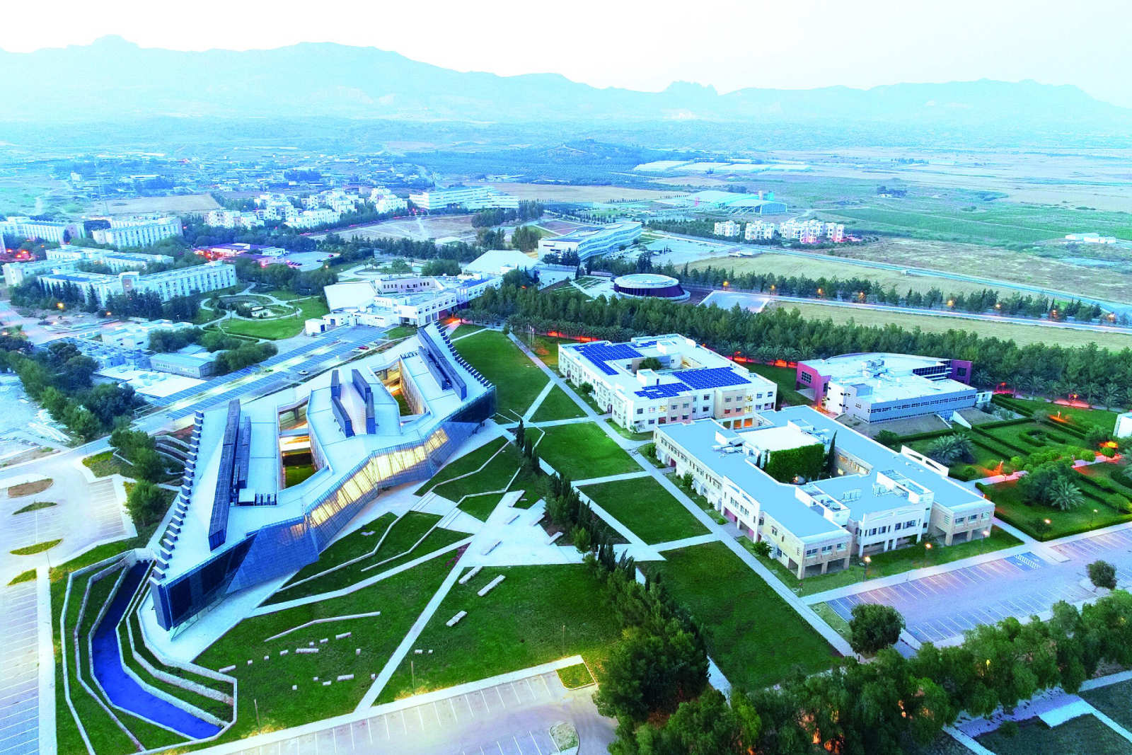 Uluslararası Kıbrıs Üniversitesi kampüsü, havadan görünüm